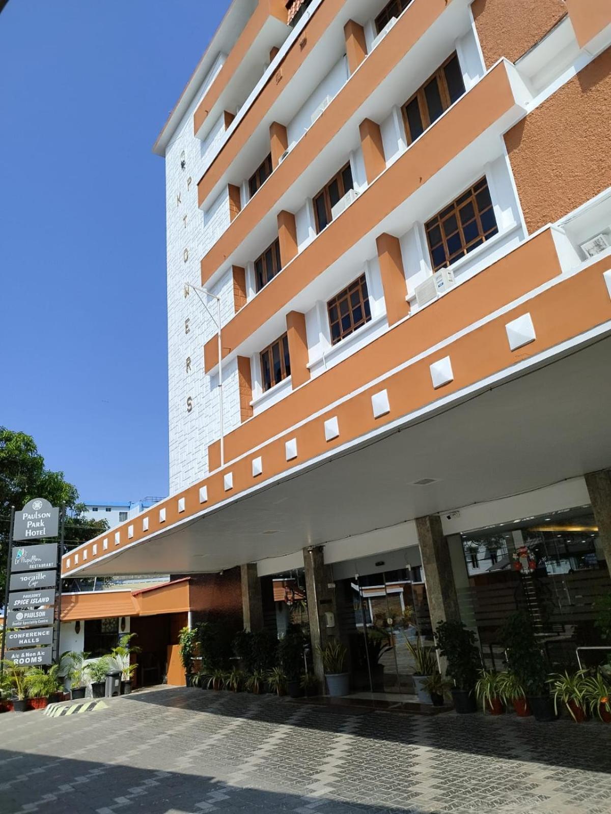 Paulson Park Hotel Коччи Экстерьер фото